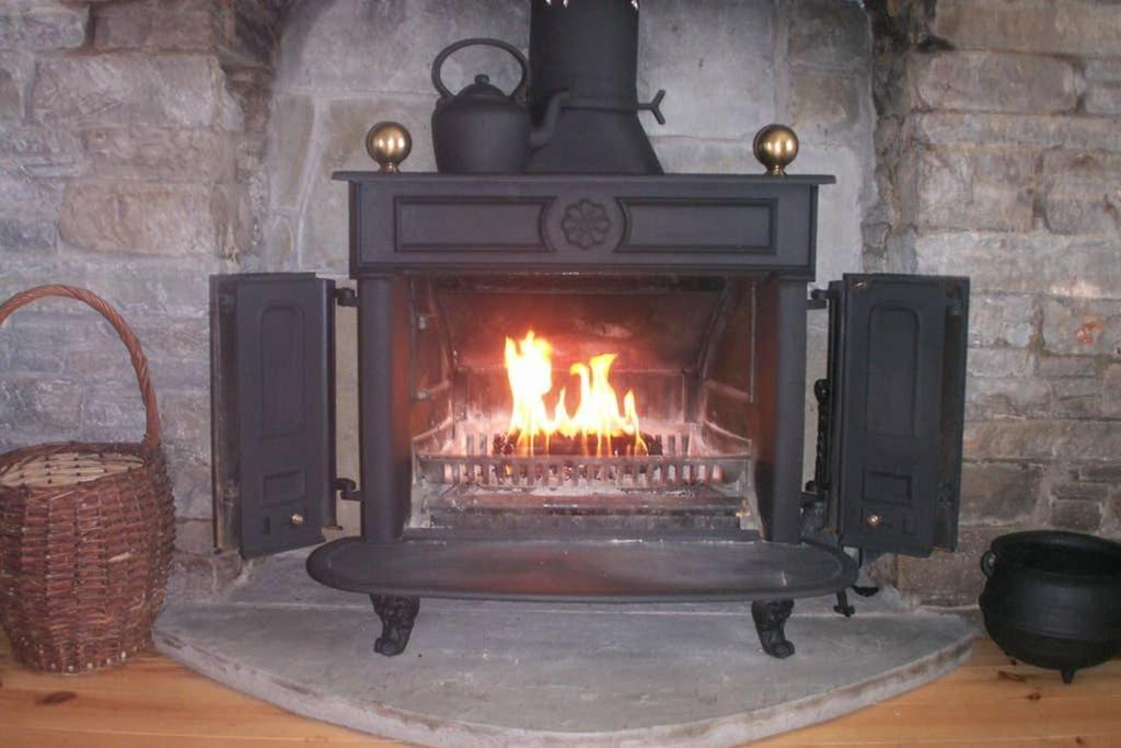 Red Stonecutters Cottage, Doolin Carrowauff Bagian luar foto