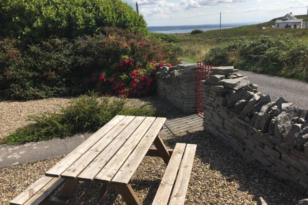 Red Stonecutters Cottage, Doolin Carrowauff Bagian luar foto