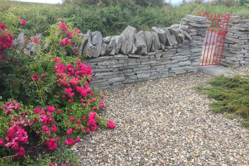 Red Stonecutters Cottage, Doolin Carrowauff Bagian luar foto